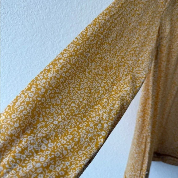 Talbots Yellow Floral Women's Top Large - Picture 2 of 9